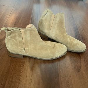 Urban Outfitters Booties Size 9